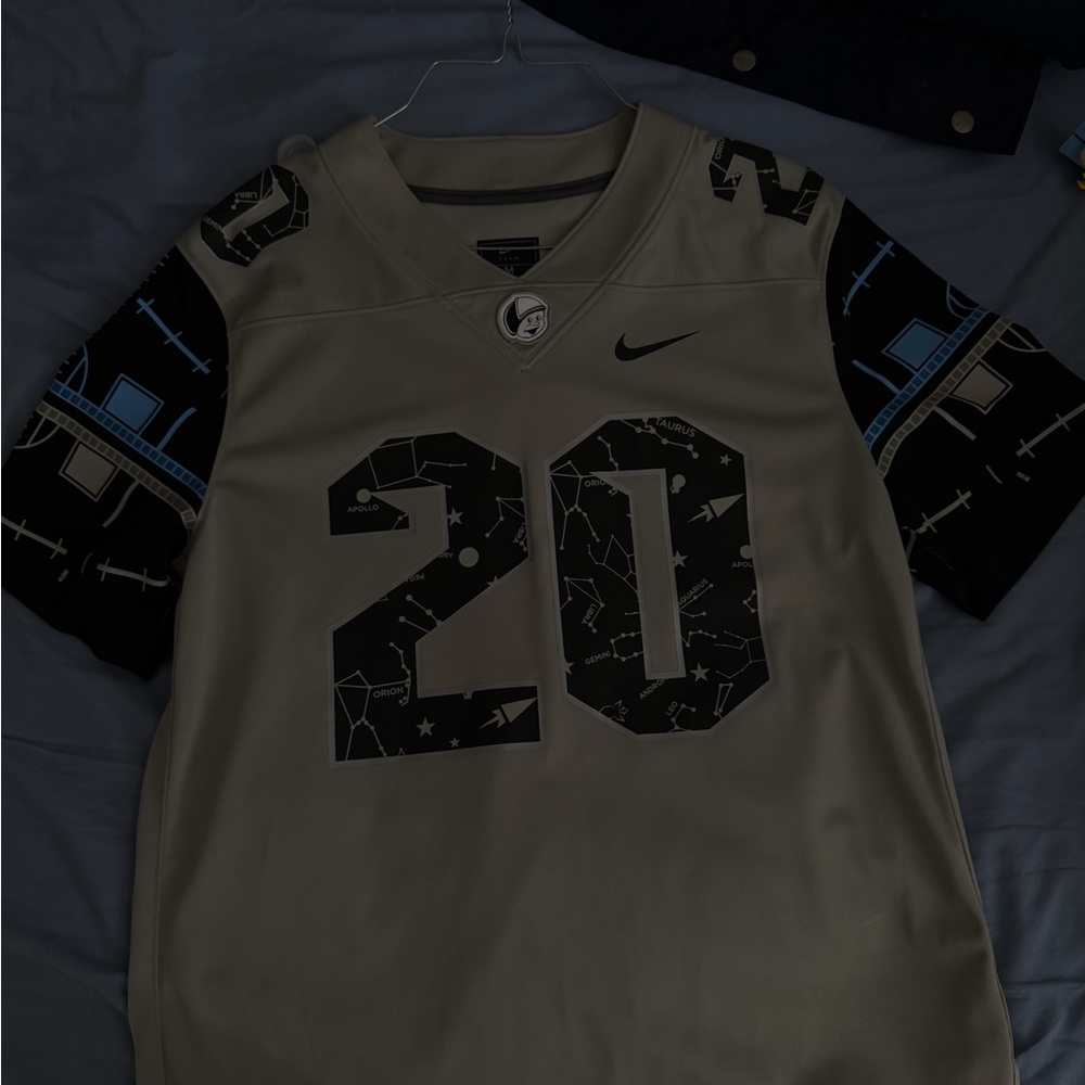 Nike Tan and Black Graphic Jersey